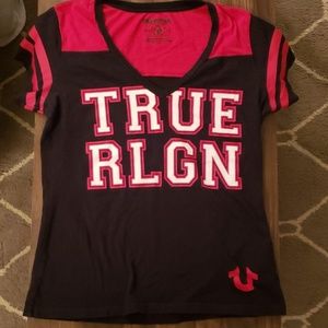 True religion L black and red tee